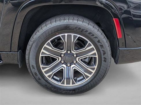 Used 2024 Jeep Wagoneer L Series II RWD image 8