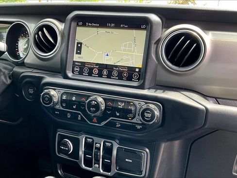 Used 2018 Jeep Wrangler Unlimited Sahara AWD/4WD image 33