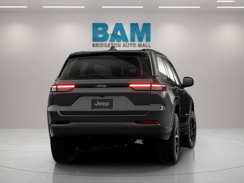 New 2026 Jeep Grand Cherokee Altitude image 7