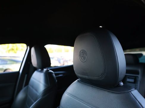 Used 2024 Alfa Romeo Tonale Ti w/ Premium Interior Package AWD/4WD image 18