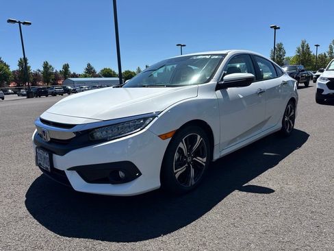 Used 2016 Honda Civic Touring image 3