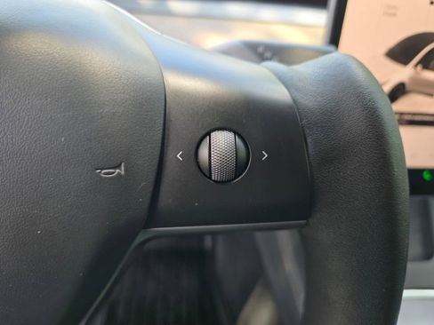 Used 2023 Tesla Model Y Performance AWD/4WD image 13