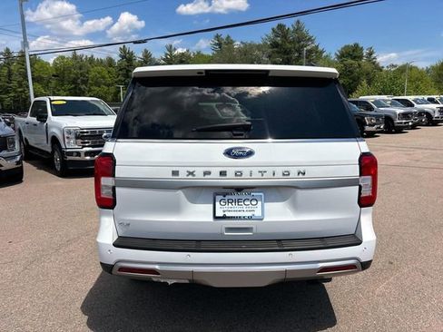 Used 2024 Ford Expedition XLT AWD/4WD image 4