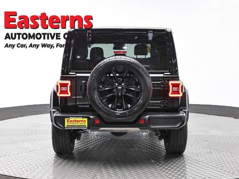 Used 2025 Jeep Wrangler Unlimited Sahara image 6