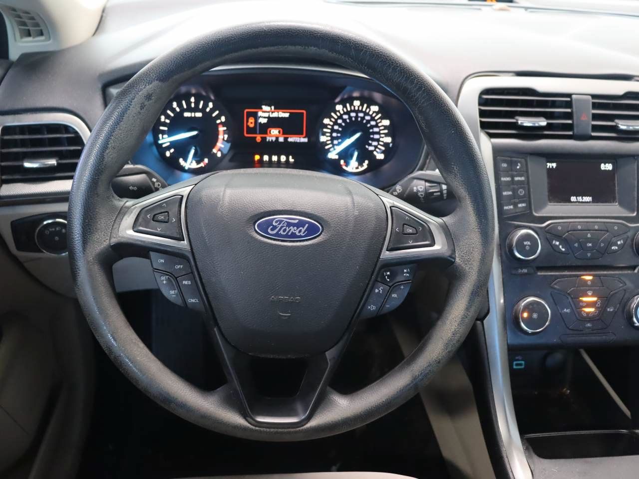 Used 2017 Ford Fusion SE FWD image 9