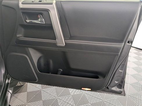 Used 2018 Toyota 4Runner SR5 Premium image 33