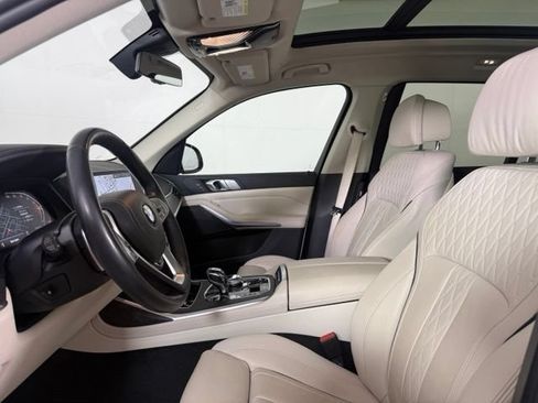 Used 2022 BMW X7 xDrive40i w/ Premium Package AWD/4WD image 5