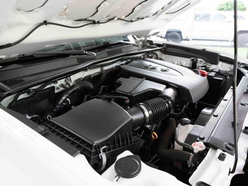 Used 2023 Toyota Tacoma SR5 AWD/4WD image 31