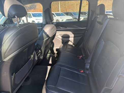 Used 2023 Jeep Grand Cherokee Limited w/ Black Appearance Package image 12