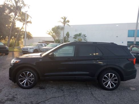 Certified 2025 Ford Explorer ST-Line AWD/4WD image 4