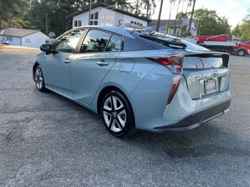Used 2016 Toyota Prius Four Touring FWD image 7