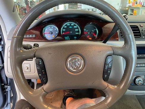 Used 2009 Buick Lucerne CXL w/ Driver Confidence Package FWD image 9