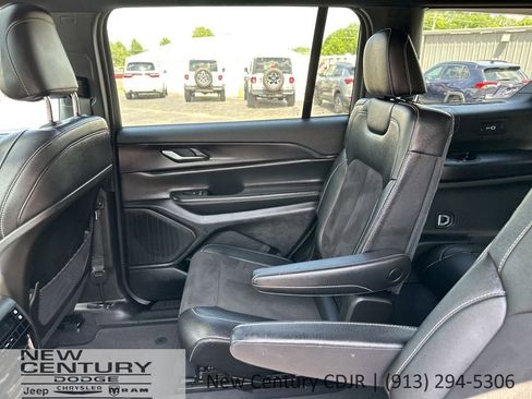 Used 2023 Jeep Grand Cherokee L Laredo AWD/4WD image 12