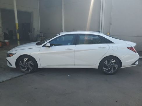 Used 2025 Hyundai Elantra SEL FWD image 3