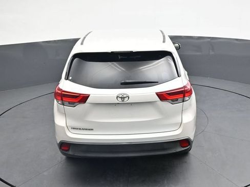 Used 2018 Toyota Highlander LE FWD image 25