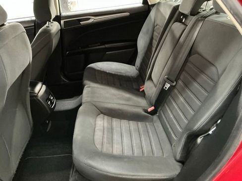 Used 2020 Ford Fusion SE image 11