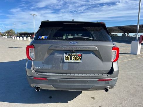 Used 2022 Ford Explorer XLT w/ Equipment Group 202A image 6