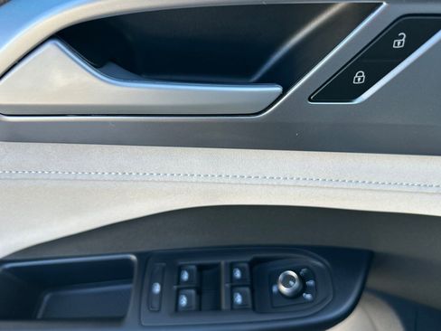 New 2026 Volkswagen Taos SE FWD image 9