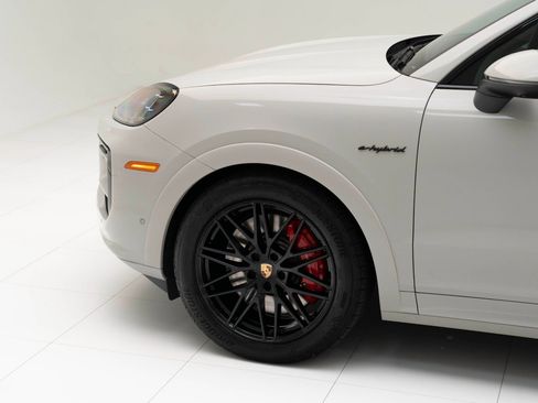 Used 2025 Porsche Cayenne S image 11