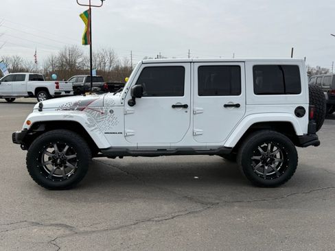 Used 2016 Jeep Wrangler Unlimited Sahara image 5