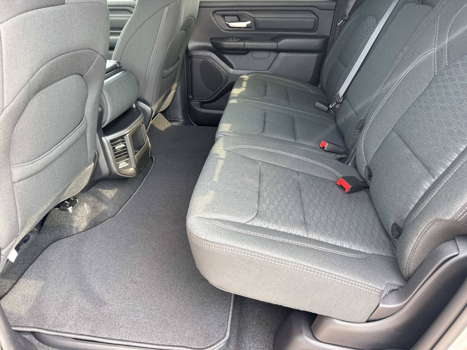 New 2026 RAM 1500 Express AWD/4WD image 17