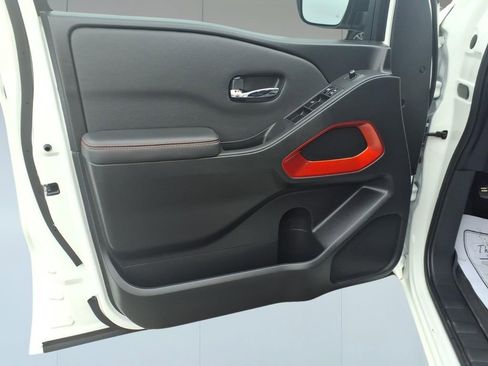 Used 2024 Nissan Frontier PRO-4X w/ Pro Convenience Package image 11