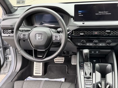 Used 2025 Honda Accord Sport image 19