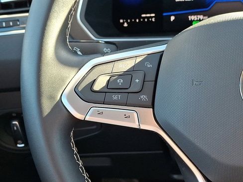 Certified 2022 Volkswagen Tiguan SE image 25