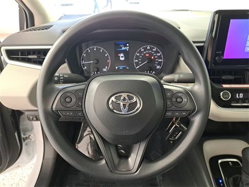 Used 2025 Toyota Corolla LE image 26