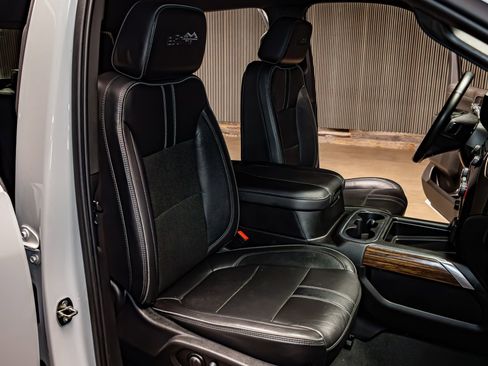 Used 2023 Chevrolet Silverado 3500 High Country image 29