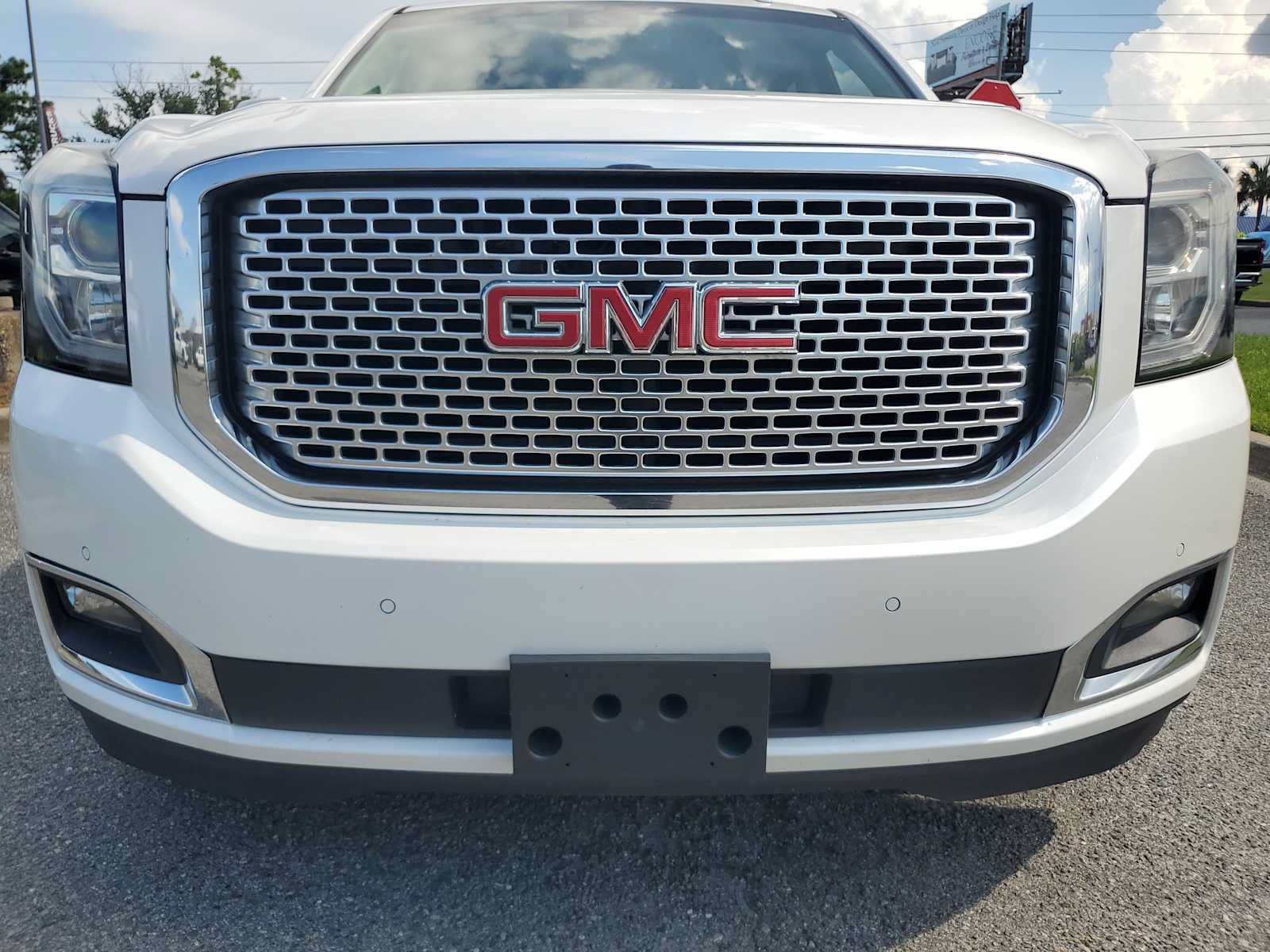 Used 2017 GMC Yukon XL Denali w/ Open Road Package AWD/4WD image 12