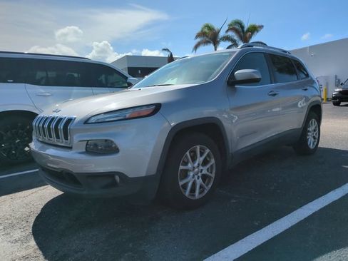 Used 2018 Jeep Cherokee Latitude FWD image 3