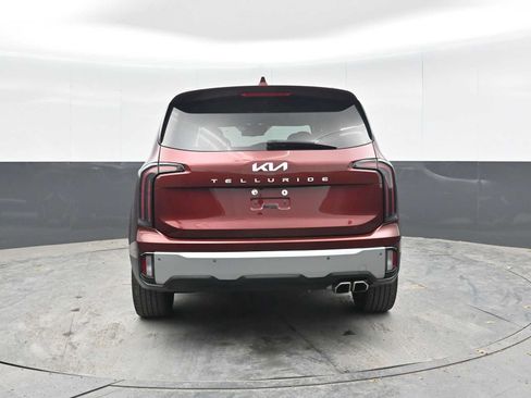 Used 2023 Kia Telluride EX w/ EX Captain's Chair Package FWD image 11