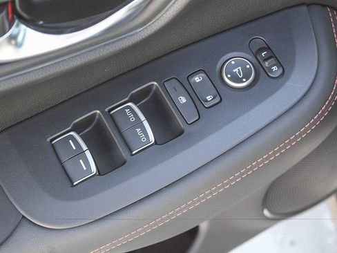 Certified 2025 Honda HR-V Sport image 21