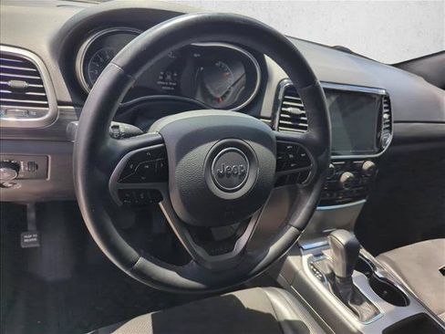 Used 2019 Jeep Grand Cherokee Altitude RWD image 26