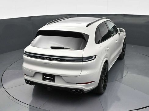 New 2026 Porsche Cayenne AWD/4WD image 32