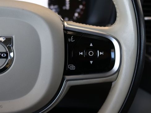 Used 2021 Volvo XC90 T6 Momentum image 45