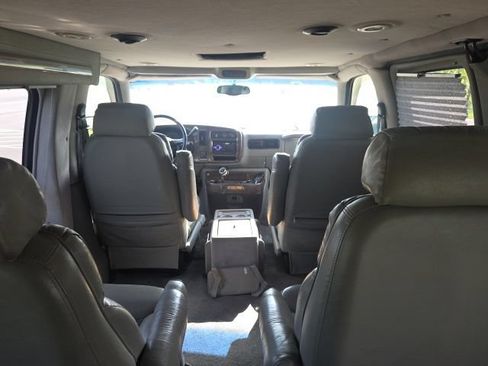 Used 2002 GMC Savana 1500 w/ SLE Marketing Option Pkg 3 RWD image 21