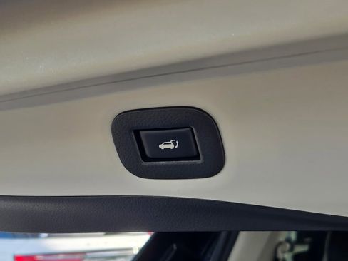 Used 2017 Nissan Rogue SL w/ SL Premium Package image 12