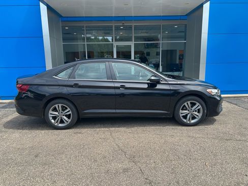 Used 2024 Volkswagen Jetta SE FWD image 4
