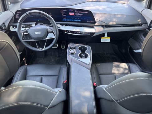 Used 2025 Cadillac Optiq Luxury 2 w/ LPO, Floor Liner Package AWD/4WD image 31