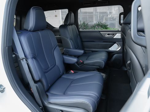 New 2026 INFINITI QX80 4WD w/ Sport Exterior Package image 30