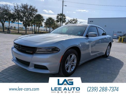 Used 2019 Dodge Charger SXT image 6