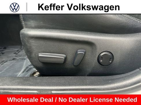 Used 2012 Toyota Camry SE w/ Leather Pkg FWD image 13