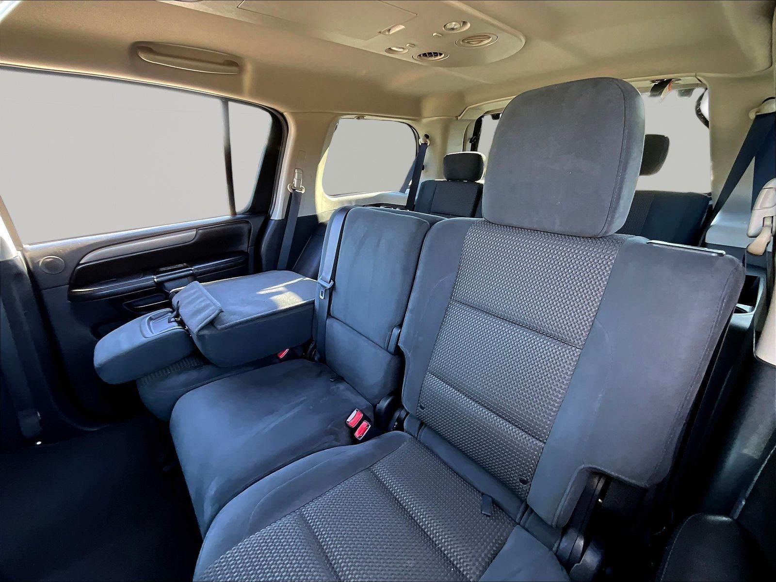 Used 2014 Nissan Armada SV RWD image 21