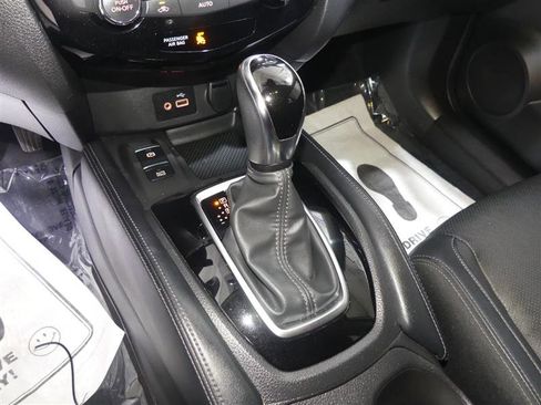 Used 2018 Nissan Rogue SL w/ Premium Package image 38