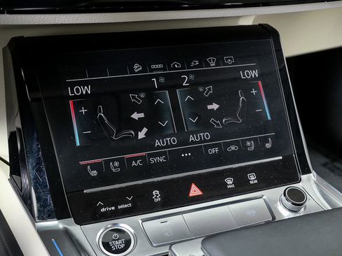 Used 2021 Audi e-tron Prestige w/ Prestige Package image 17