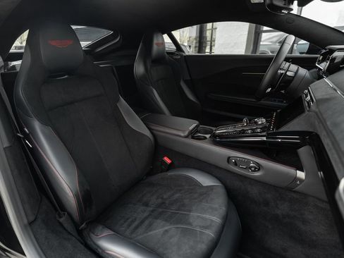Used 2025 Aston Martin V8 Vantage Coupe image 12