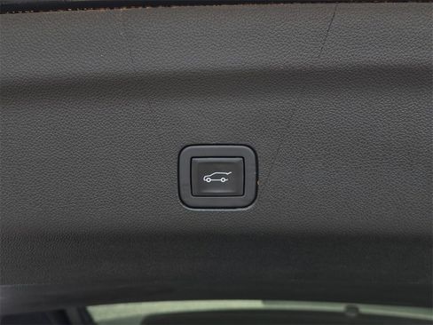 Certified 2025 Chevrolet Tahoe Z71 w/ Comfort Package image 9