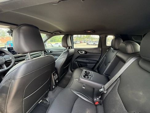 Used 2024 Jeep Compass Latitude w/ Altitude Special Edition AWD/4WD image 24